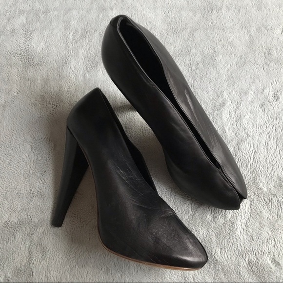 Celine Shoes - Celine Black Leather V Neck Heels Phoebe Philo 40